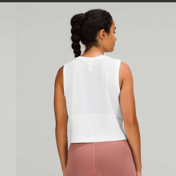 Lululemon Women’s Mesh Back Cropped Train Tank Top Size 2 - Picture 2 of 11